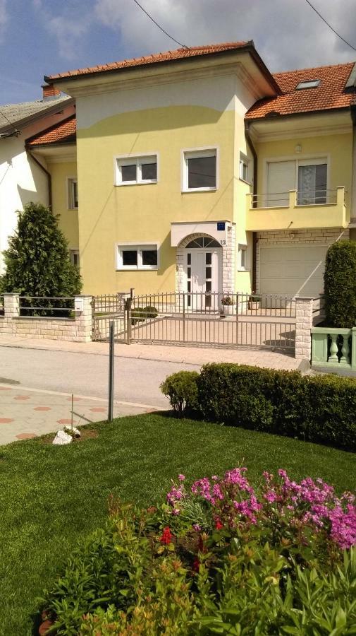 Apartmani Nova Karlovac Εξωτερικό φωτογραφία